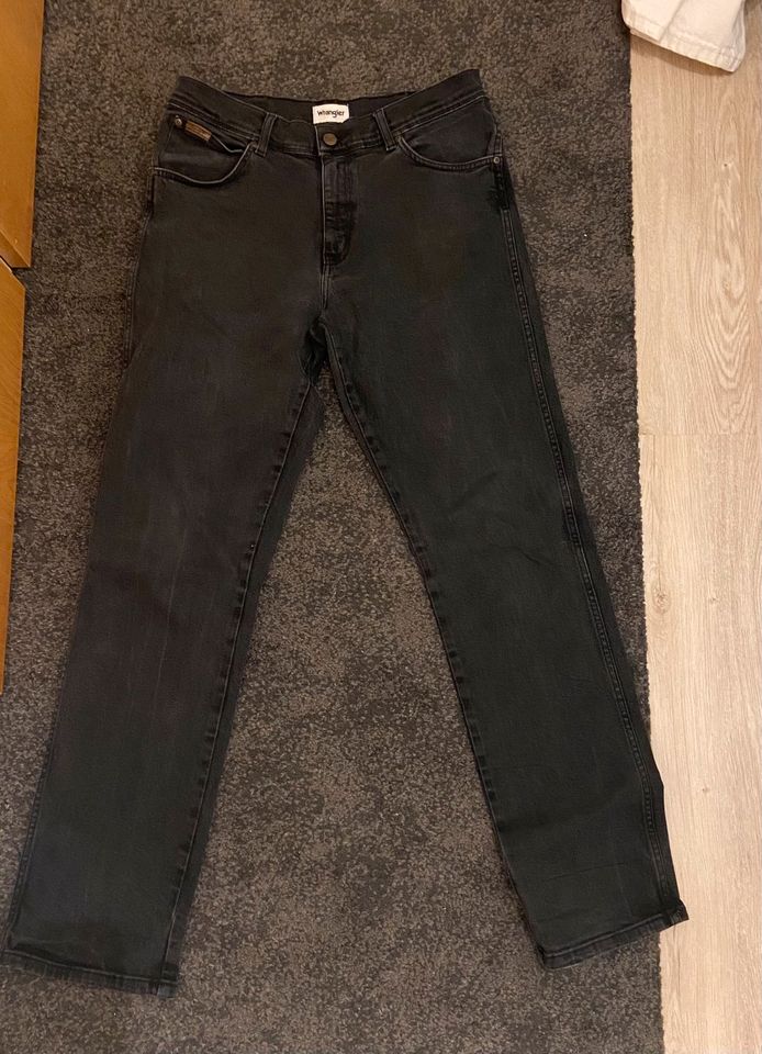 Schwarze baggy Jeans in Bielefeld