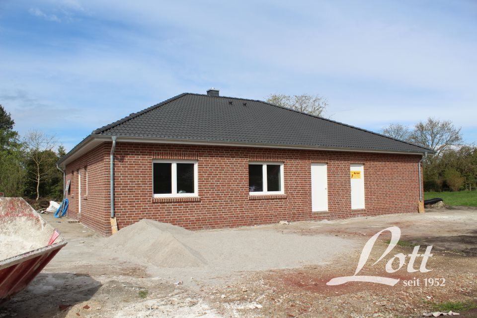 **Neubau - Bungalow-Haushälfte in direkter Ortskernlage!** in Apen