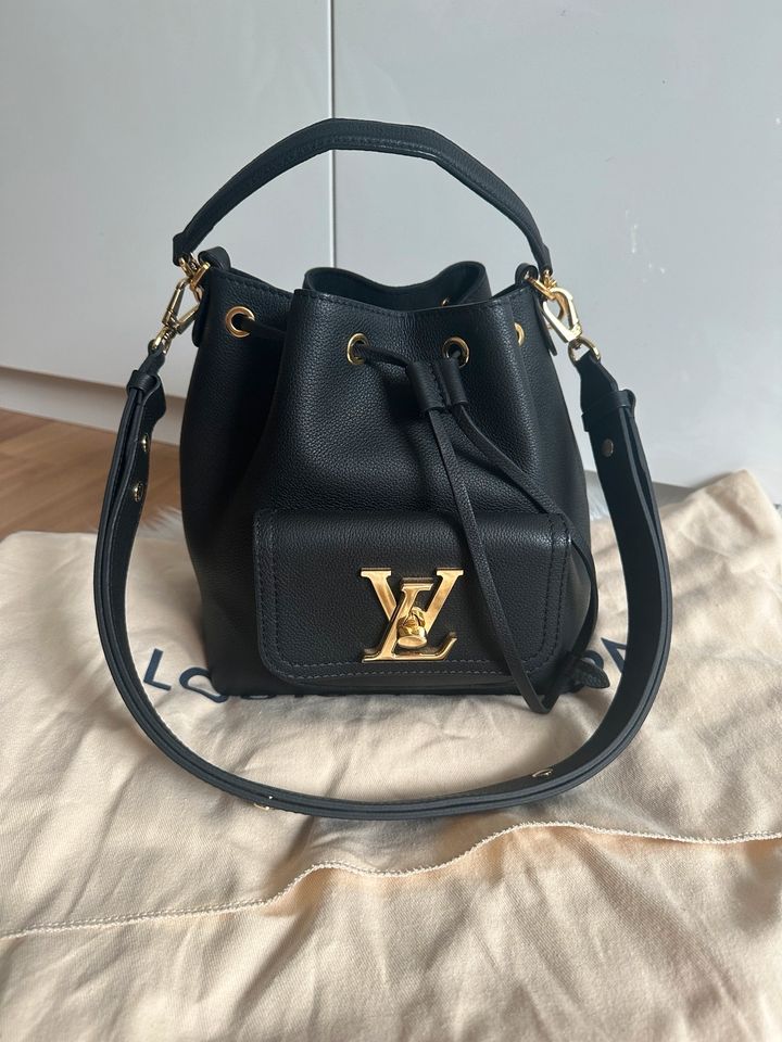 Louis Vuitton Lockme Bucket Beuteltasche schwarz gold in Oedheim