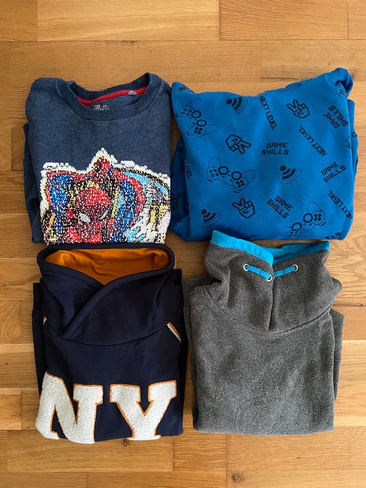 4 Jungen Pullover 128 Pullis Spiderman Wendepulli Kapuze Hoodie in Solingen