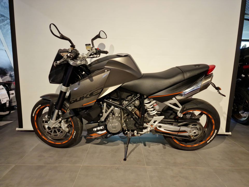 KTM 990 SUPER DUKE / 0€ ANZAHLUNG NUR 84€ IM MONAT !! in Marktoberdorf