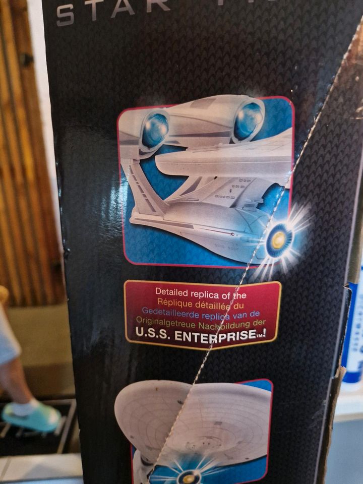 DVD Filme Star Trek + u.s.s. Enterprise model in Obertshausen