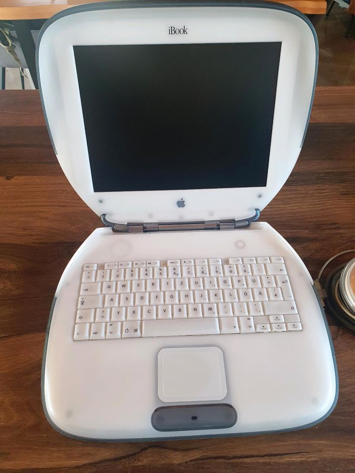 Apple Clamshell- iBook in Forst