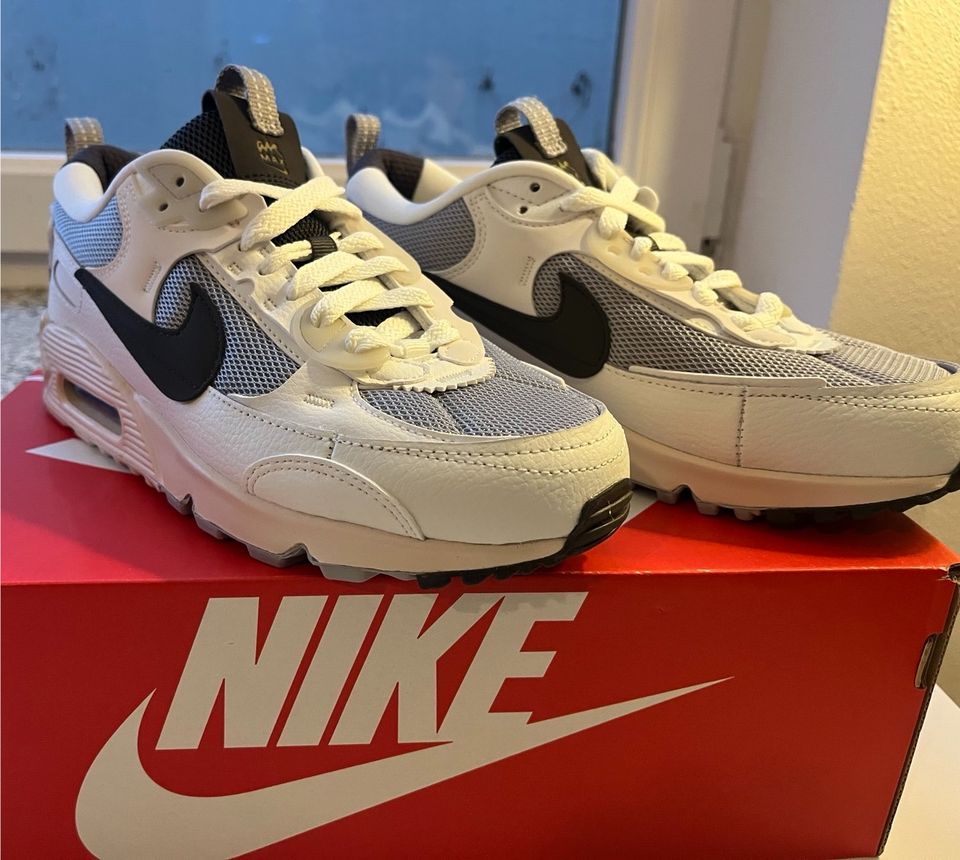 Sneaker Schuhe Damen Air Max 90 Futura Gr.40.5 Neu in München