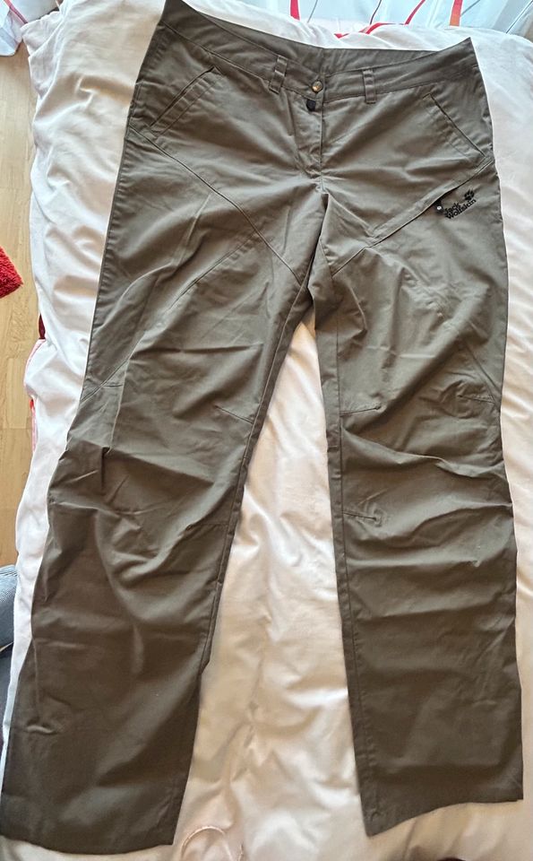 Jack Wolfskin  Outdoor Trekkinghose Khaki-Schlamm Gr.92/XL in Hennef (Sieg)