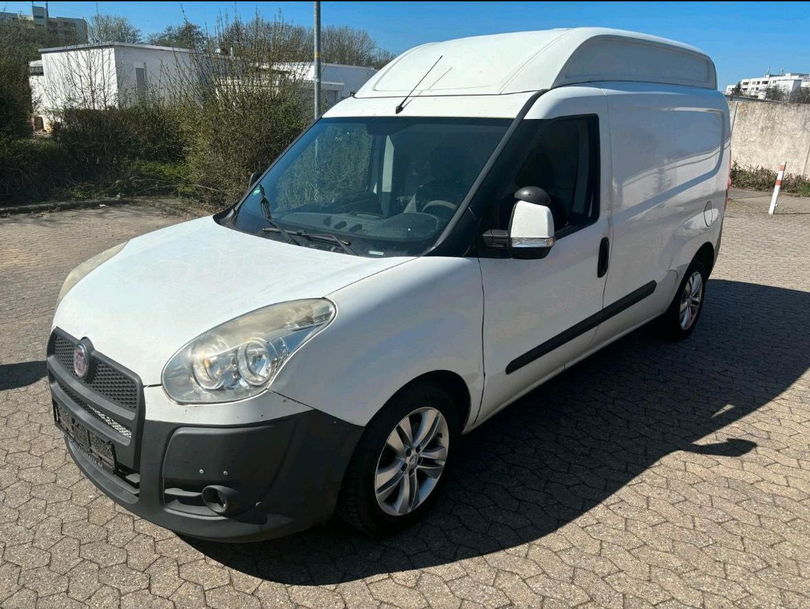 Abbildung des Autos Fiat DOBLO  2014