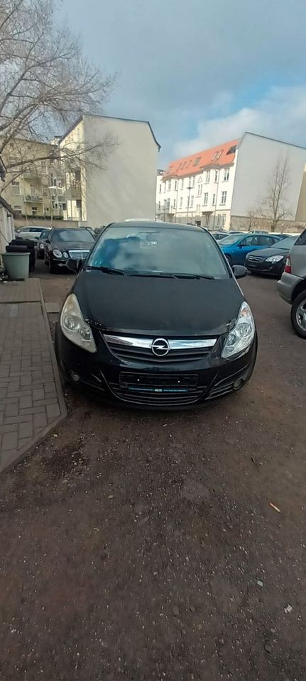 Opel Corsa D Edition in Magdeburg