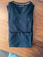 2x Tommy Hilfiger T-Shirts, Gr. M, V-Neck, Schwarz Hessen - Hünfelden Vorschau