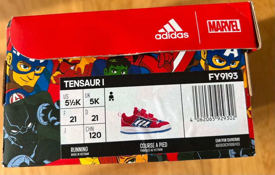 Turnschuhe „Adidas“-Marvel in Garching b München