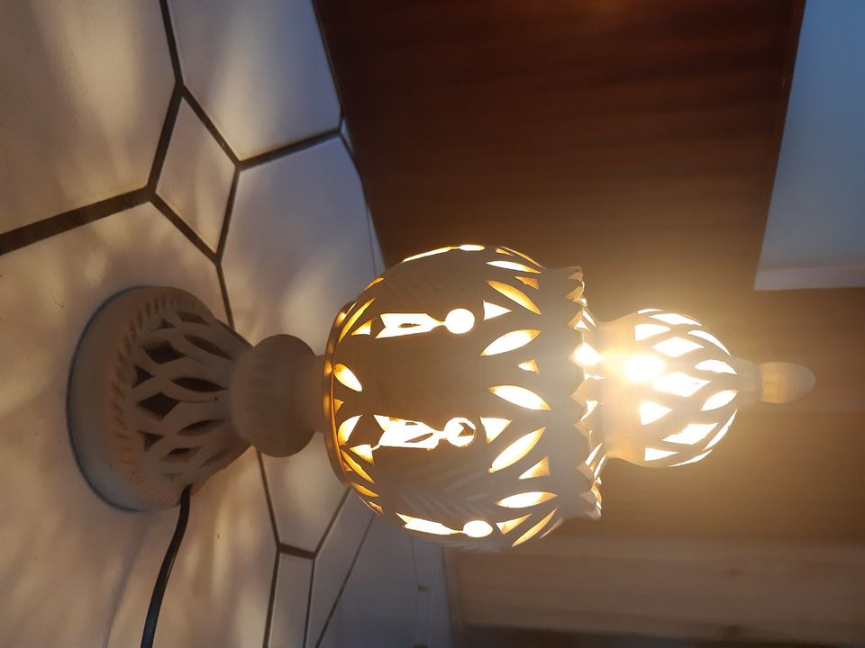 Tischlampe aus Ton sehr schöner Lichtschein - ein Hingucker in Hamburg
