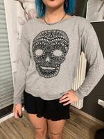 Cooler Pullover / Sweater mit Totenkopf Muster in grau / schwarz Bayern - Frensdorf Vorschau