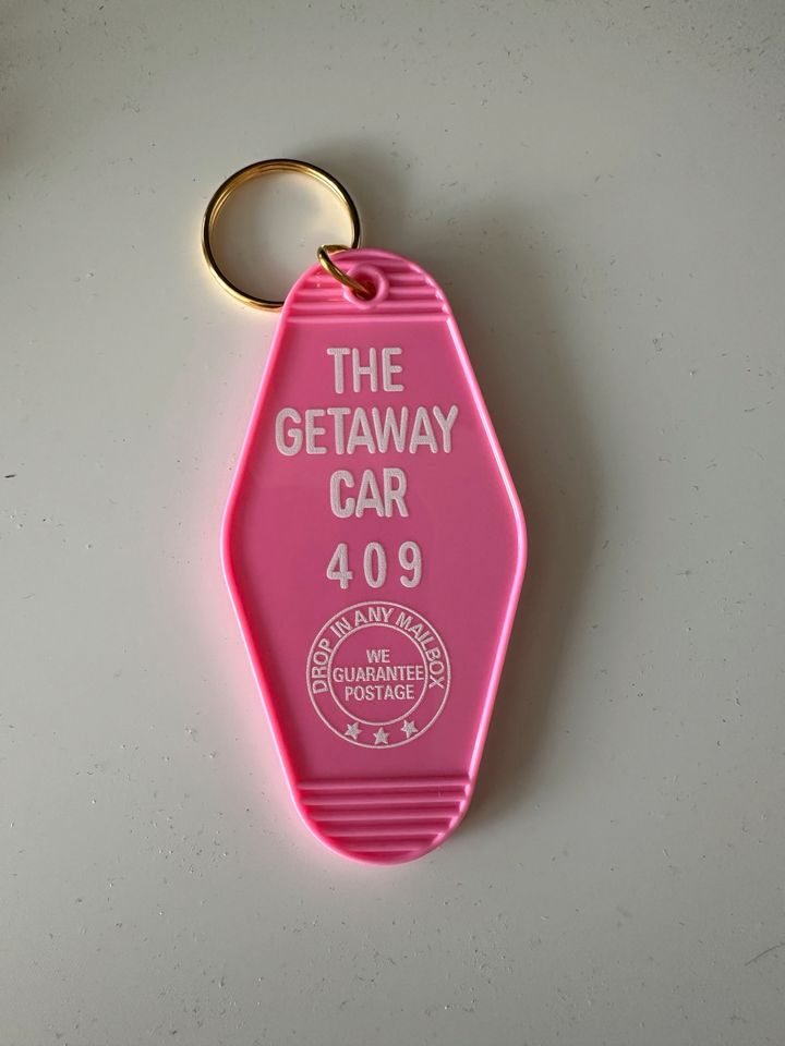 Taylor Swift Getaway Car Schlüsselanhänger pink Merch Swiftie NEU in Sachsenheim