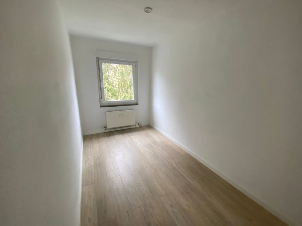 Schöne 3-Raum-Wohnung mit Balkon und herrlichem Blick über Elsterberg in Elsterberg