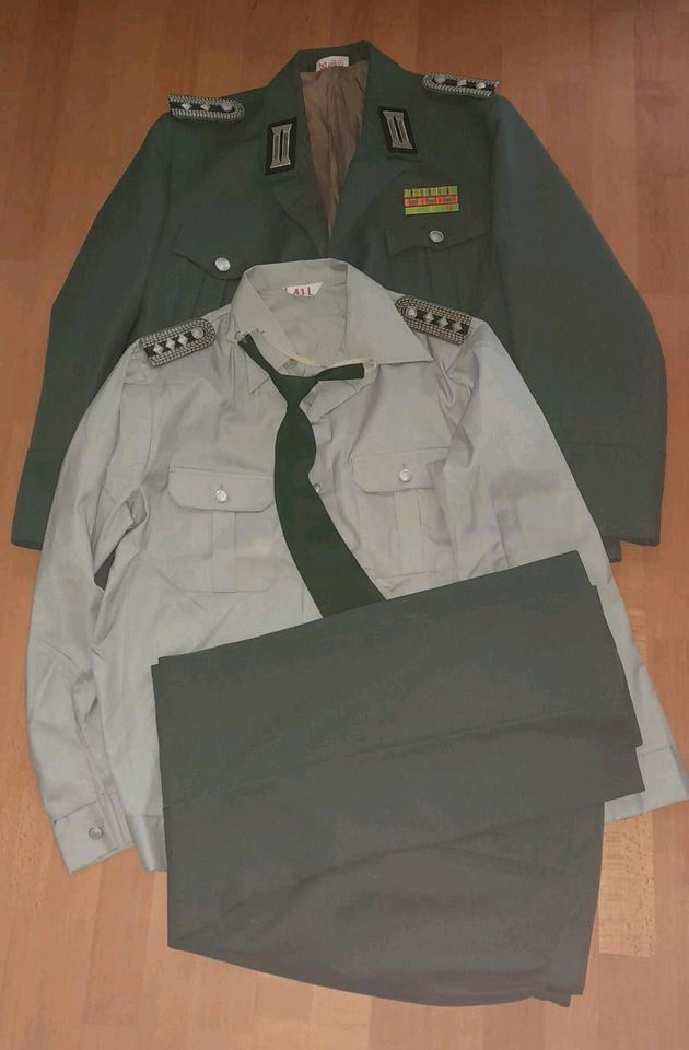 Uniformteile NVA Und DDR in Altensteig