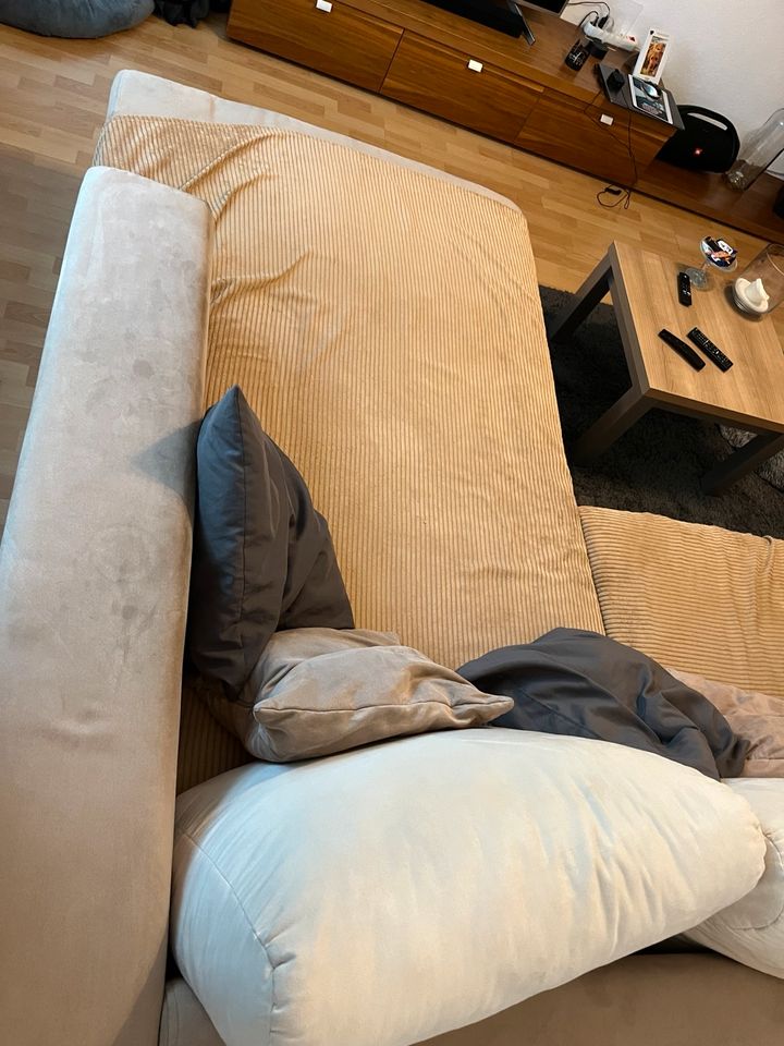 Couch, Schlafcouch zu Anfang Juni abzugeben . 3*2,2*0,45 in Lünen