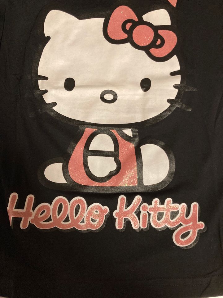 Hello Kitty T-Shirt NEU Gr. 128 - 134 2 vorrätig in Frankenberg (Eder)