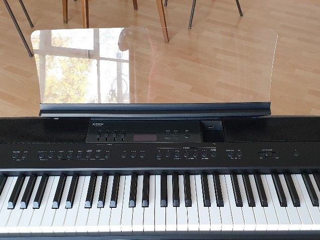 Freie Slots im Unterrichtsraum / Überaum / Proberaum mit E-Piano in Dresden