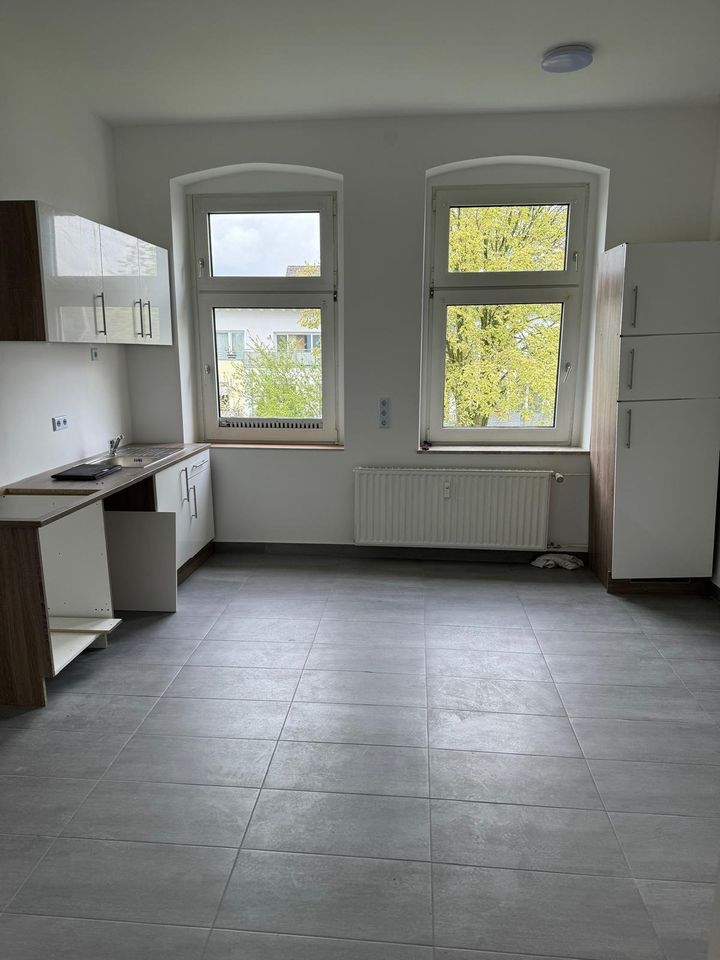 Hier möchte ich wohnen! Frisch sanierte 2 Zimmer Wohnung mit Einbauküche, Badewanne und wunderschönen Gemeinschftsgarten in Remscheid