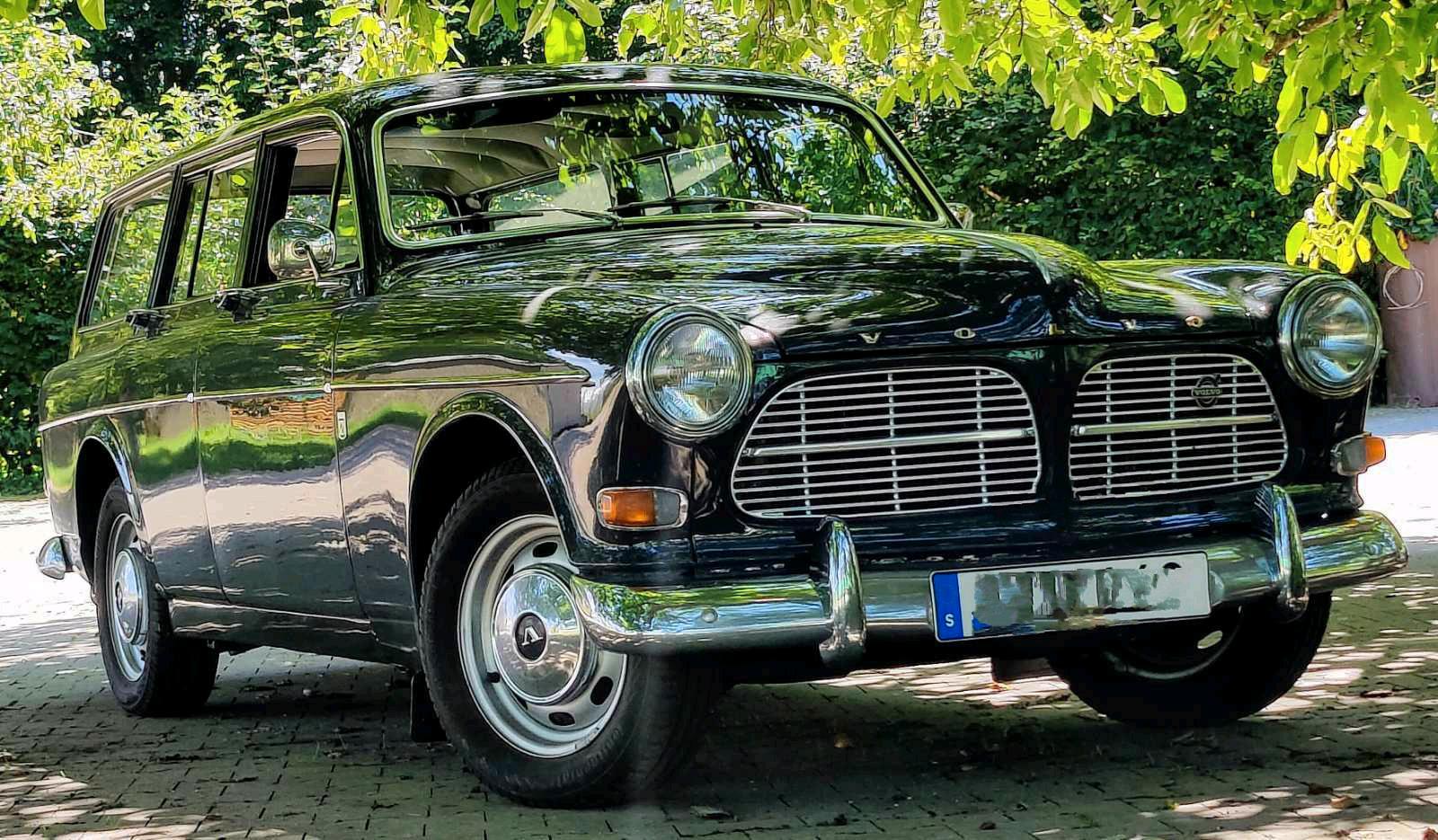 Abbildung des Autos Oldtimer eleganter Volvo…