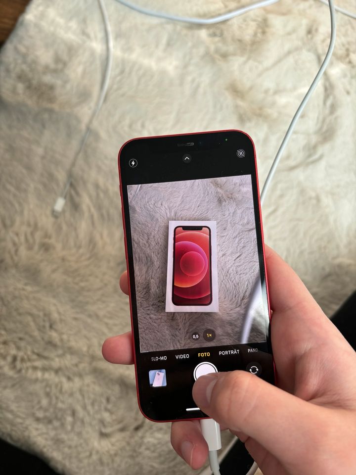iPhone 12 Mini in rot in Essen