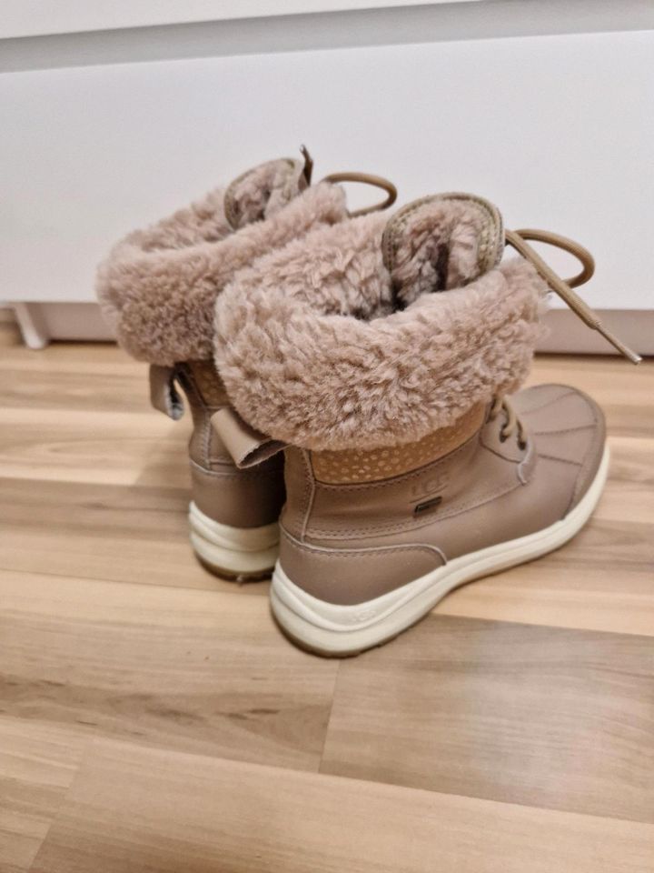 Damen UGG Boots Gr. 38 Lammfell Stiefel wie neu in Berlin