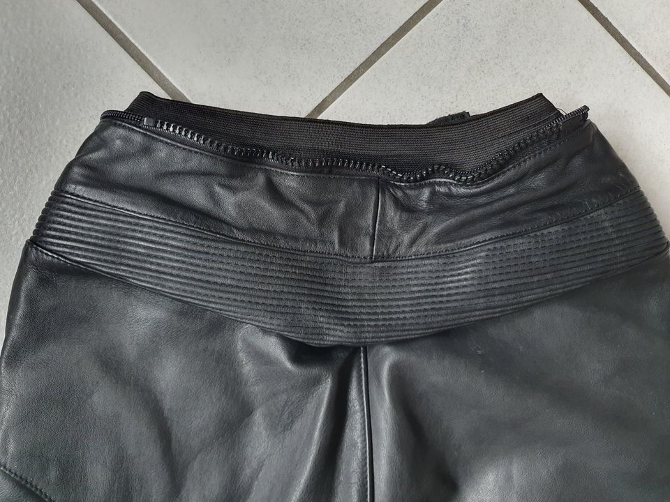 Motorradhose / Lederhose / Damen Gr. 40 (M) in Steyerberg