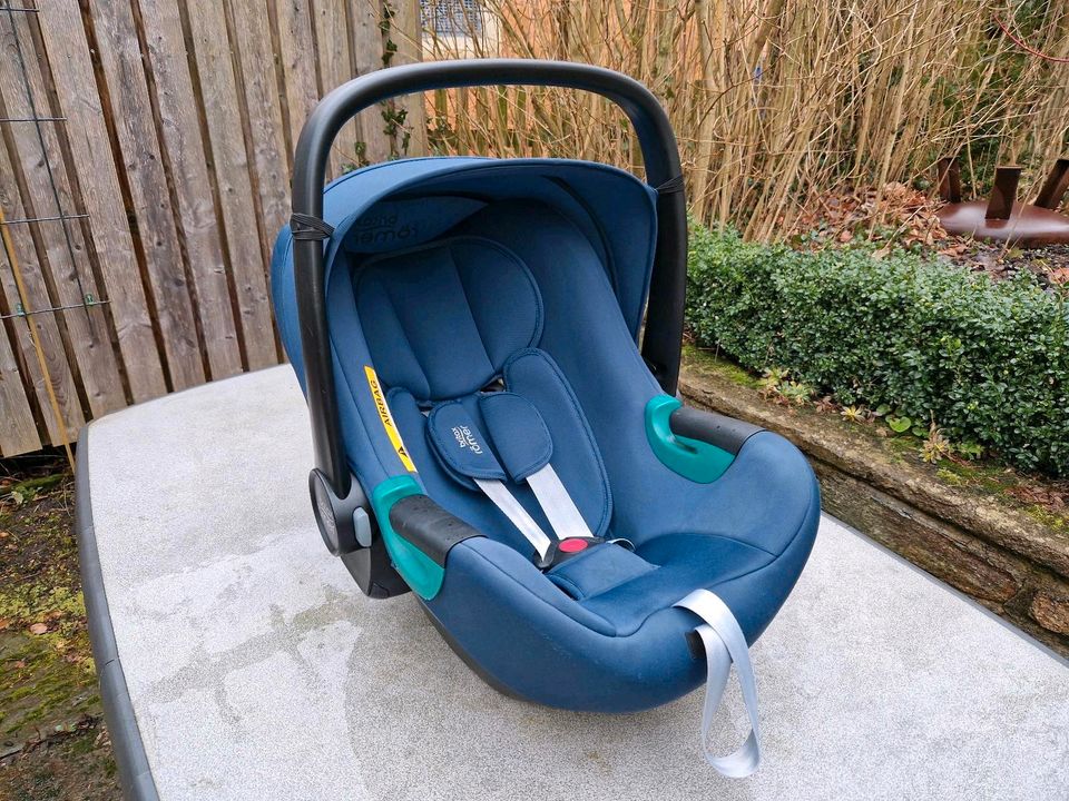 BRITAX Römer Baby Safe 3 I-Size mit Neugeborenen-Einsatz in Freiberg
