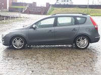 Hyundai i30 16 Zoll Alufelgen mit Winterreifen ( Kleber ) Niedersachsen - Nordenham Vorschau