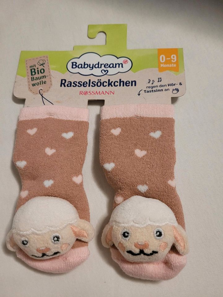 Baby Rasselsöckchen 0-9 Monate Neu!!! in Ritterhude