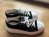 Sneaker schwarz Plateausohle von Tamaris Gr. 39 Niedersachsen - Celle Vorschau