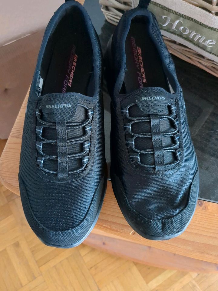 Sketchers DYNAMIGHT 2.0- Slip-On  Gr 41 in Friesenhagen