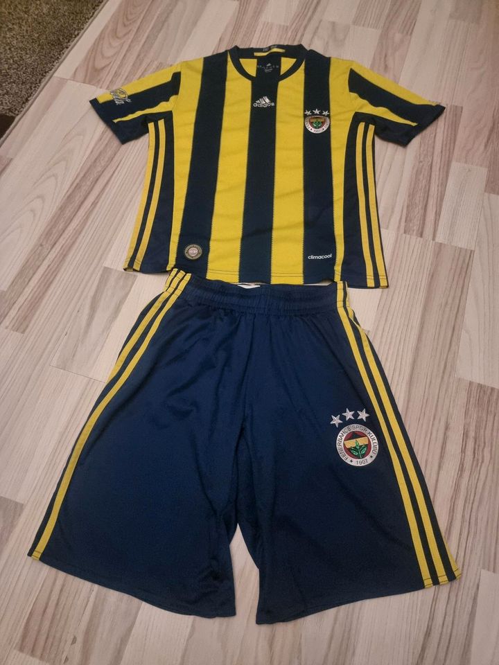 Fenerbahçe Trikot mit Short für Kinder in Burgdorf