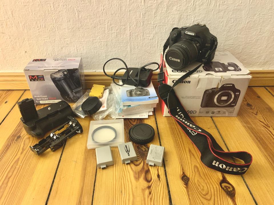Canon Eos 500D(OVP) + 18-55mm Objektiv + Batteriegriff und 3 Akku in Berlin