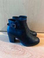 Clarks Stiefeletten schwarz leder 36 Absatz Kr. München - Neubiberg Vorschau