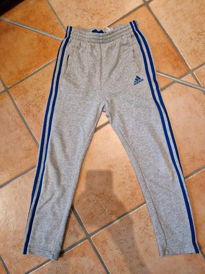 Adidas Hose / Sporthose, Größe  152 in Merzig