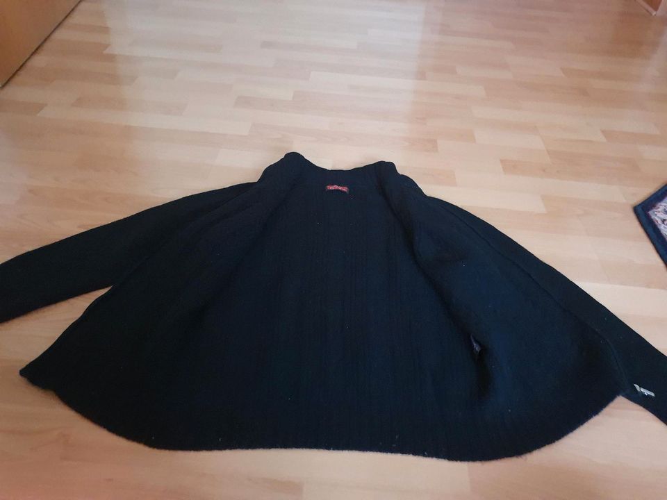 DAMEN WOLLE STRICKJACKE MUSTER / REIßVERSCHLUSS SCHWARZ GR.. M in Wuppertal