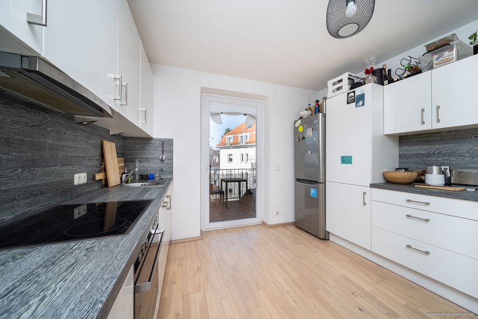 Charmanter Altbau direkt am Park. Helle 3-Zi-Whg. mit großer Wohnküche & Balkon zum ruhigen Innenhof in München