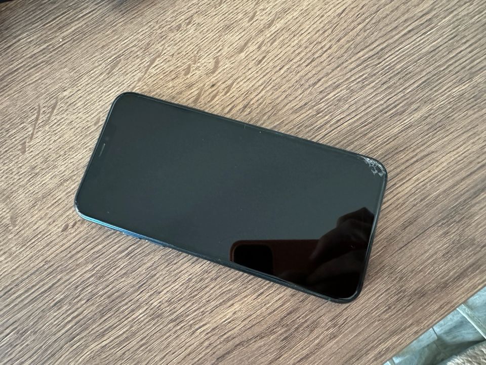 iPhone 11 Pro Max - 64 GB - Nachtgrün (ohne Simlock) in Berlin