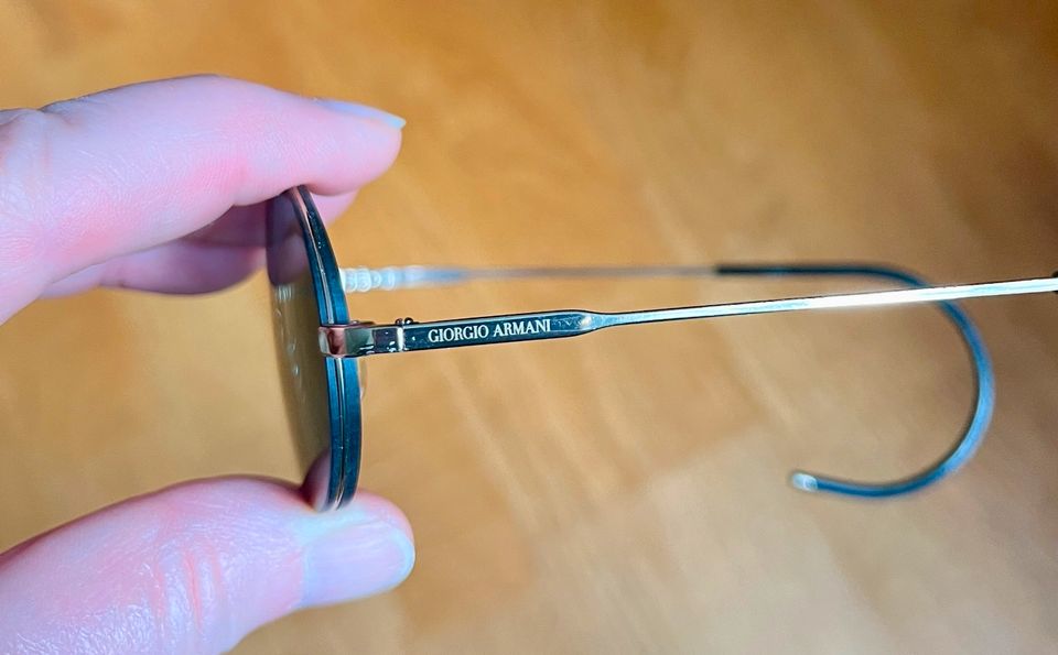 Coole Armani-Sonnenbrille mit geschliffenem Glas, gebraucht in Berlin