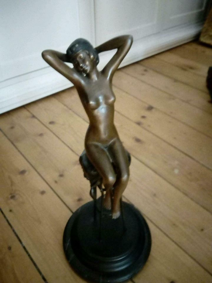 Antik Art Deco SIGNIERT! Bronze Figur Skulptur Plastik Akt in Hamburg