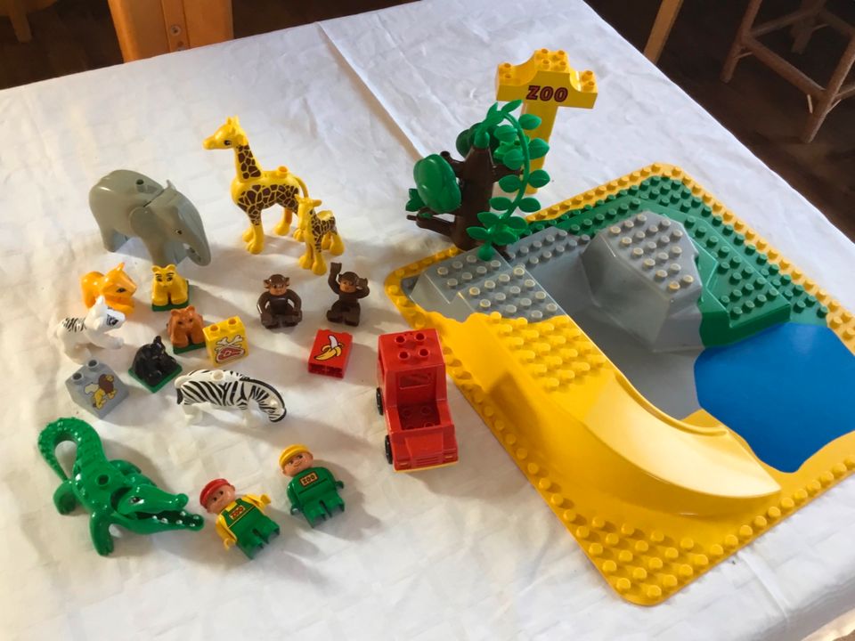 Lego Duplo Zoo: Tiere usw. + 38 x 38 cm 3-D-Bauplatte (RETRO) in Niederwerrn