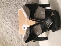 WIE NEU Michael Kors Pumps mit Reißverschluss schwarz,gold Gr.39 Nordrhein-Westfalen - Düren Vorschau