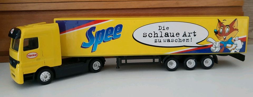 Mercedes Sammel Truck Spee 1:87  Neuwertig in Siegenburg