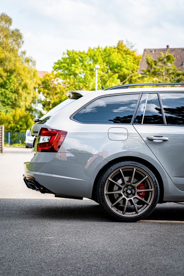 Octavia Combi 2.0 TSI DSG RS 245, 180 kW 1. Hand in Lüneburg