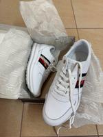 Tommy Hilfiger 42 neu mit Karton Sneaker Nordrhein-Westfalen - Hagen Vorschau