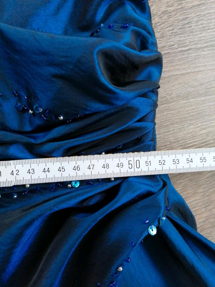 Neckholder, Bolero, Abendkleid, Kleid, in Marienhafe