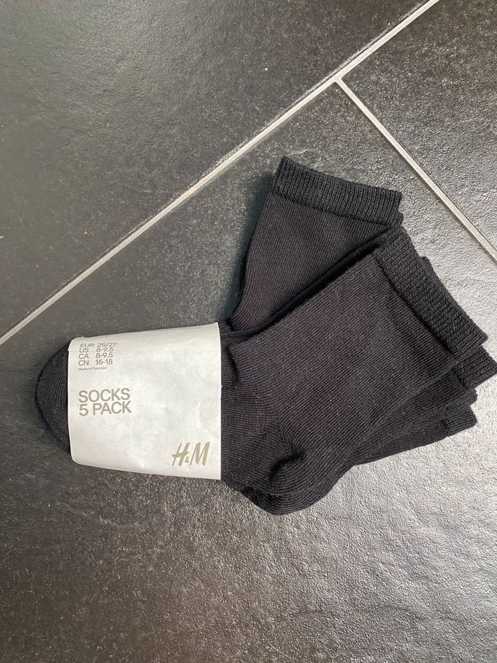NEU, 5 Paar Kinder Socken schwarz von H&M Größe 25/27 in Bad Kreuznach