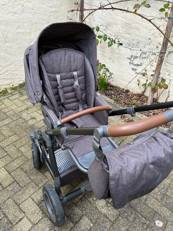 ABC Kinderwagen mit Zubehör in Offenburg