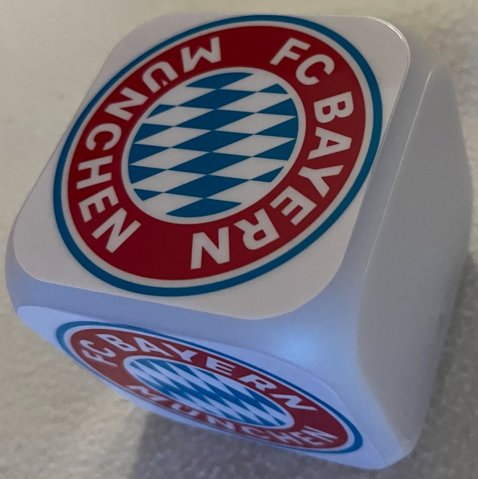 FC Bayern LED Uhr Würfel neu in Remscheid