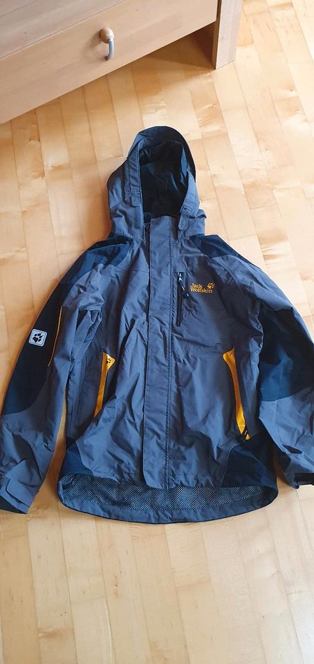 Jack Wolfskin Wind und Regenjacke in Elfershausen